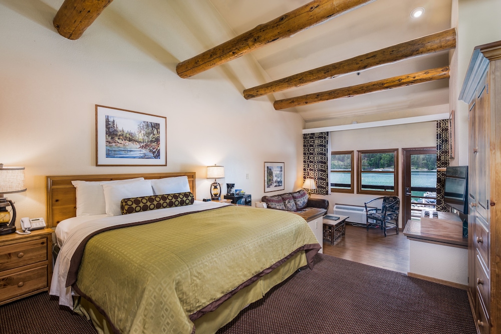 Deluxe Suite, 1 King Bed with Sofa bed, Jetted Tub, Lake View - Photo 1