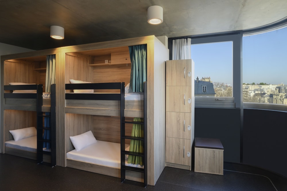 Bed in dormitory of 8 with private bathroom photo 1