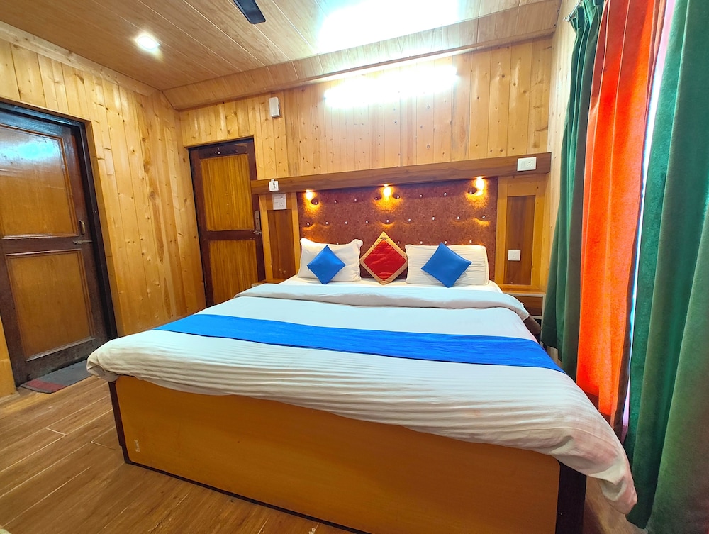Deluxe Double Room, Multiple Beds photo 2