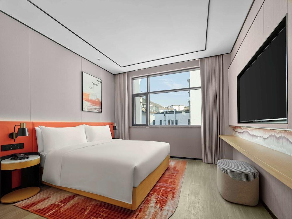 Deluxe Room, 1 King Bed