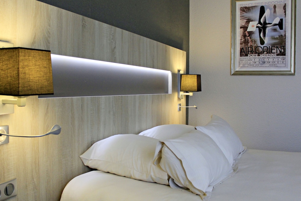 Standard Room, 1 Double Bed, Non Smoking - Photo 2