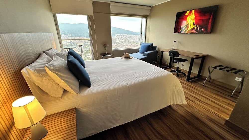 Deluxe Room, Balcony, City View photo 2