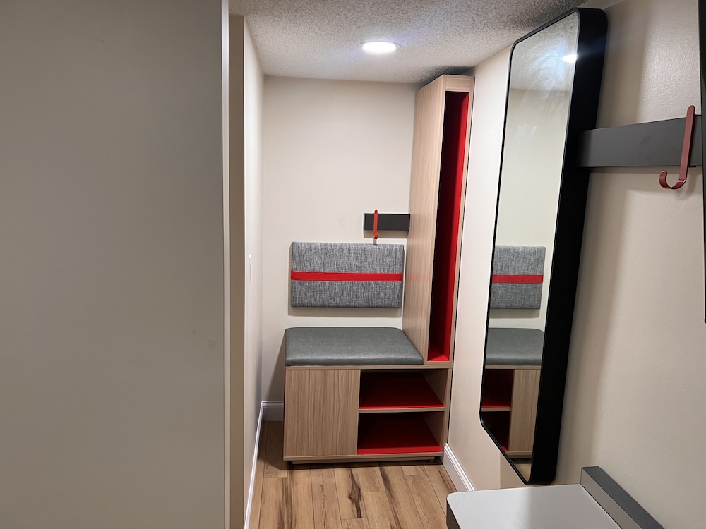 Superior Room, 1 Queen Bed, Non Smoking photo 2