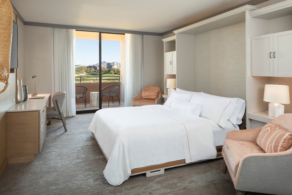 Suite, 1 King Bed, Golf View - Photo 2