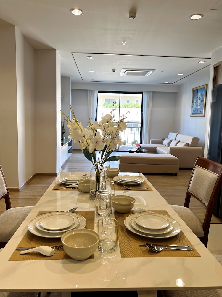 2 Bedrooms Exclusive Apartment (Unit 403) photo 2