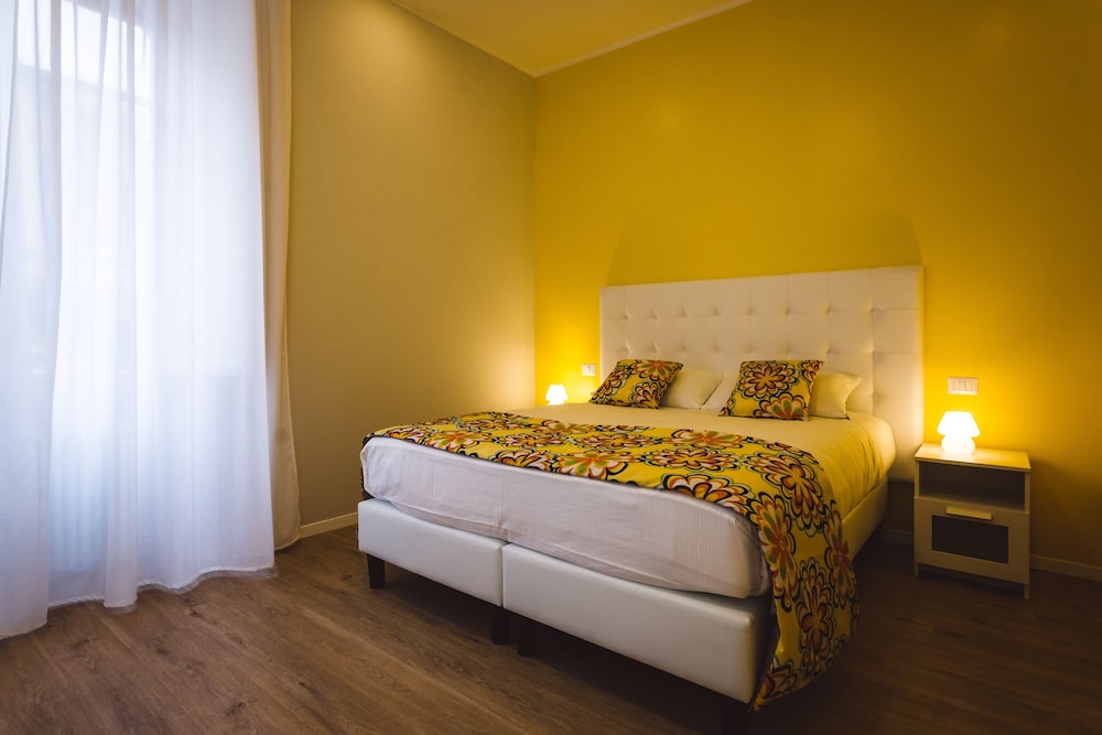 Standard Double Room, Ensuite (Yellow Room) photo 3