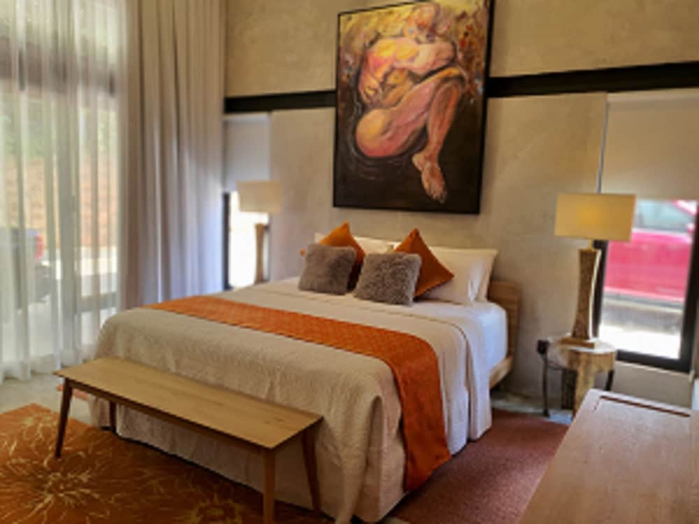 Executive Suite - Photo 7