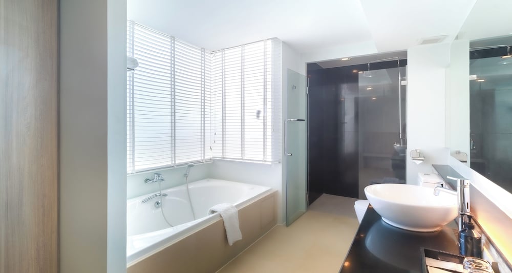 Suite, 1 King Bed, Non Smoking, City View - Photo 11