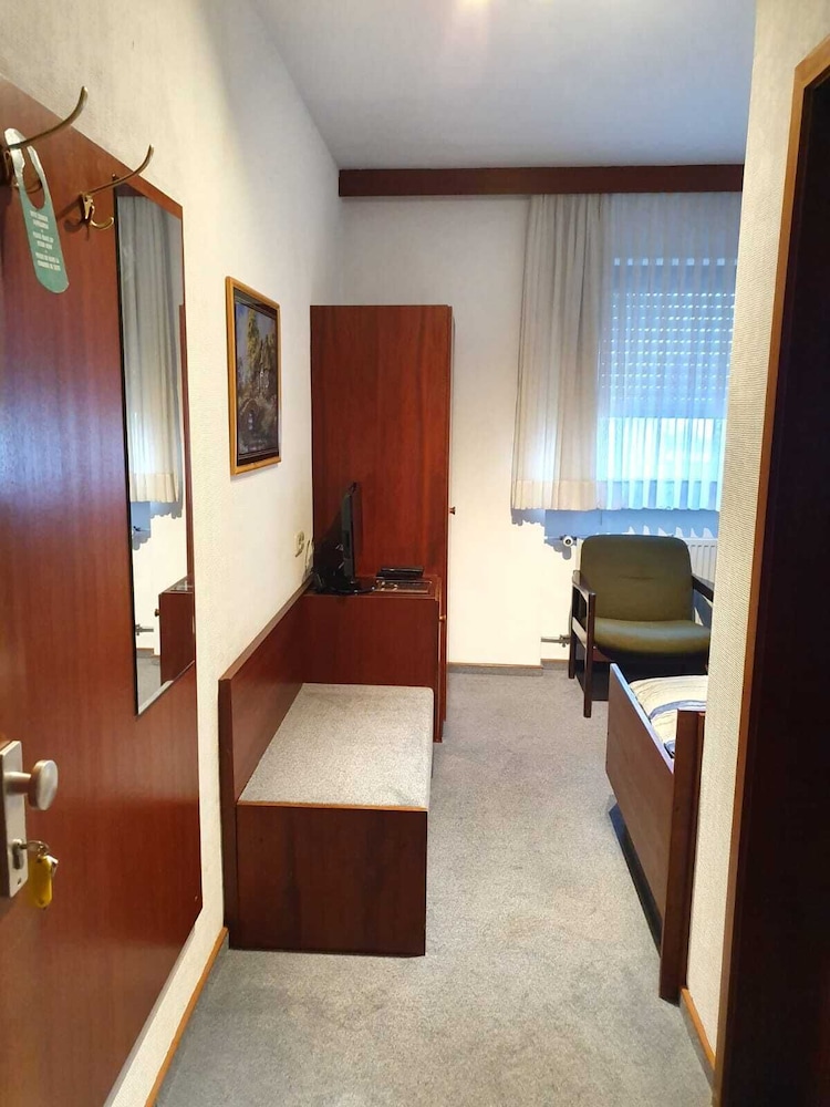 Double or Twin Room - Photo 6