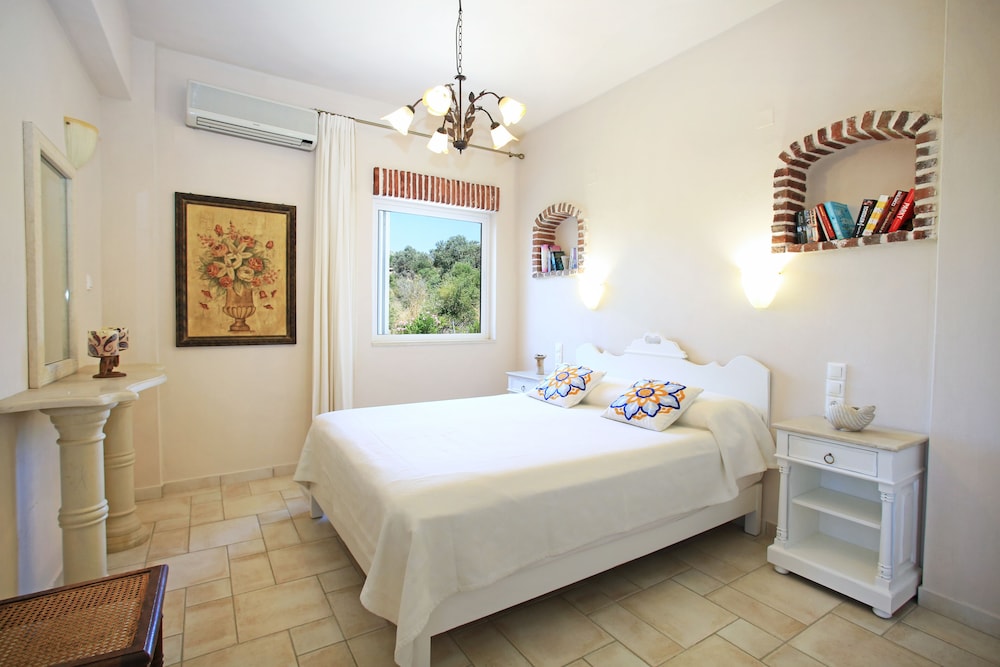 Deluxe Villa photo 2