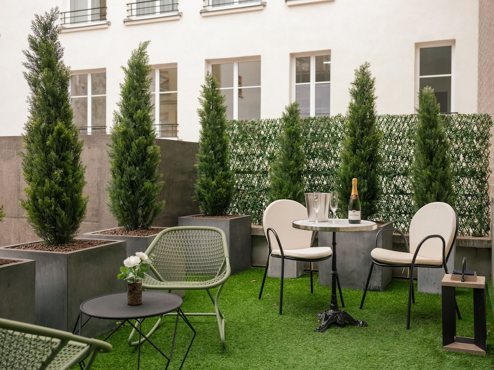 Junior Suite, Terrace thumbnail 5