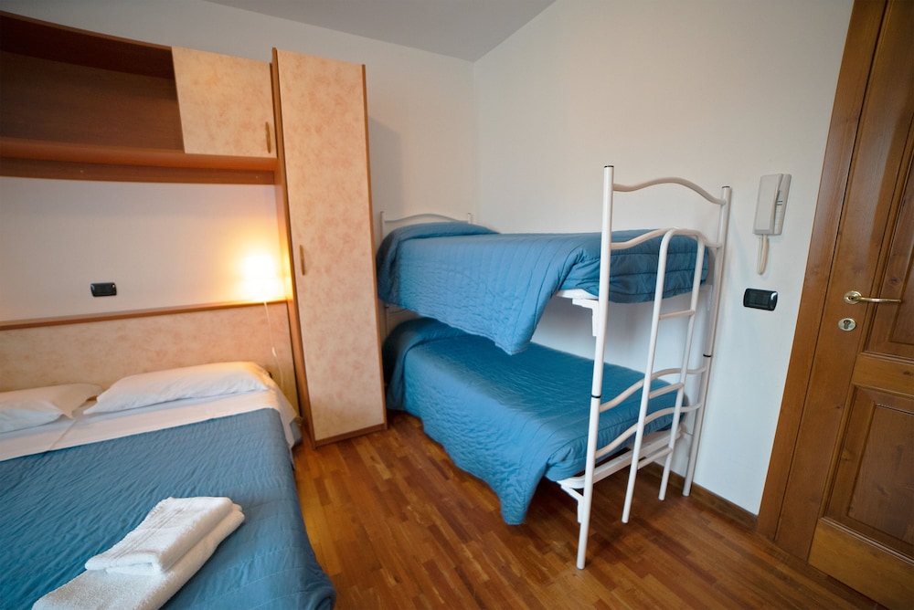 Standard Quadruple Room photo 3