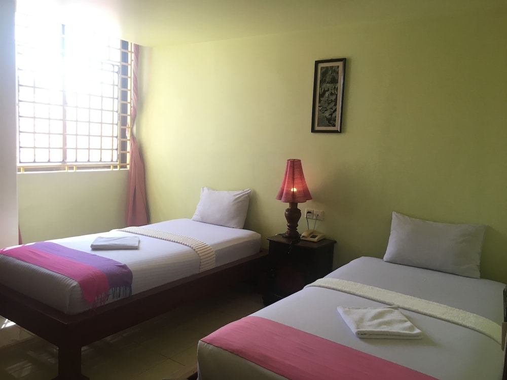 Standard Twin Room - Photo 4