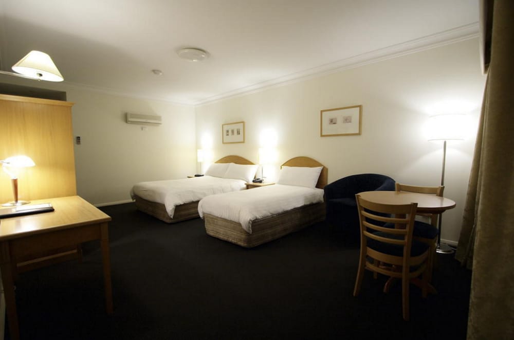 Explore Riverina Twin Room photo 3