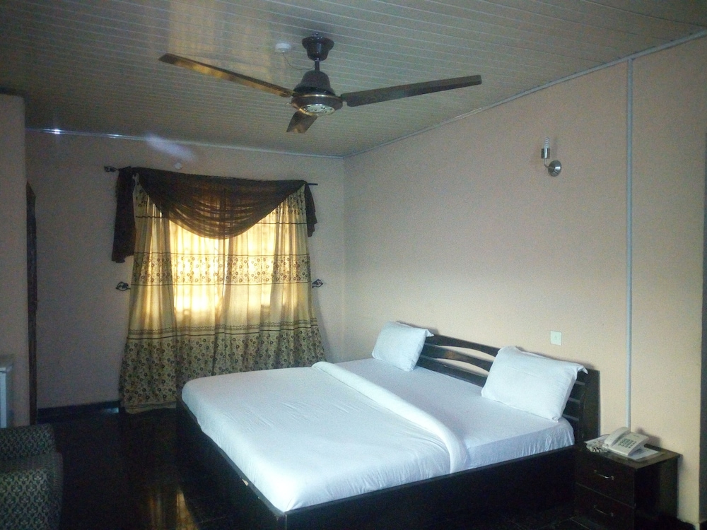 Room (King) photo 3