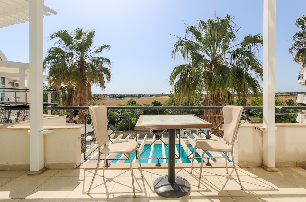Deluxe Double Room, Pool View photo 2