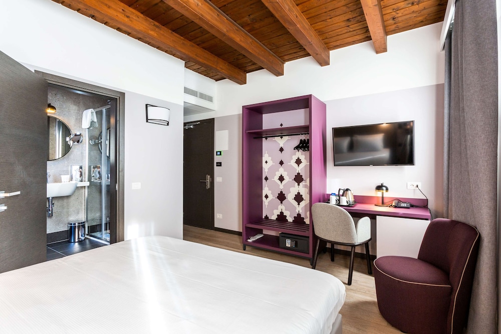 Superior Room, 1 King Bed, Non Smoking - Photo 3