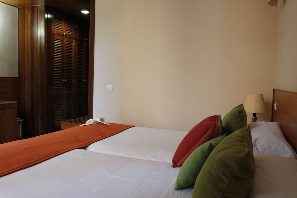 Standard Double Room Single Use, 2 Twin Beds, Ensuite