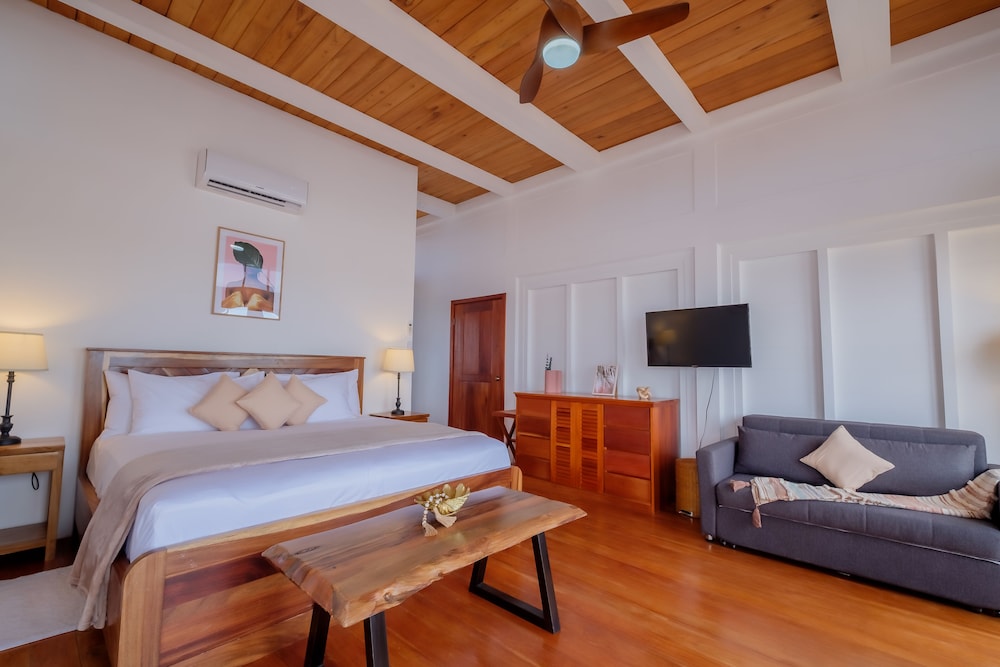 Premier Villa, Multiple Beds, Canal View photo 2