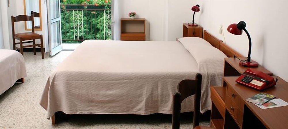 Standard Triple Room, Valley View photo 3