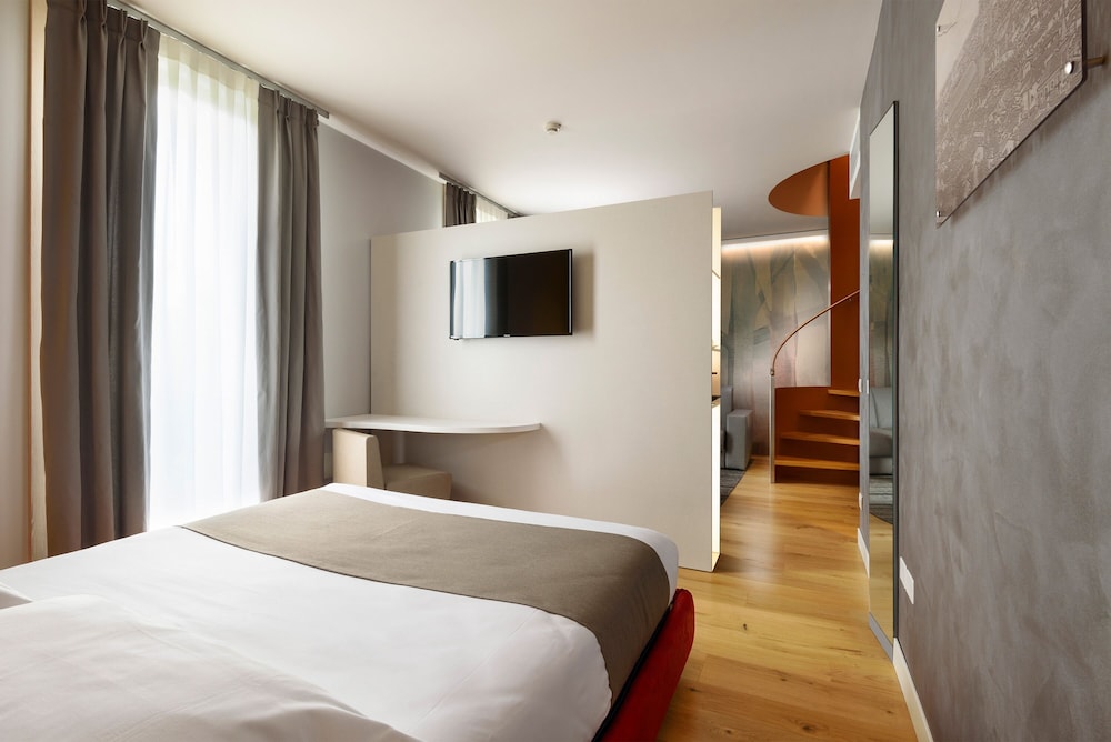 Executive Suite terrazzo photo 2