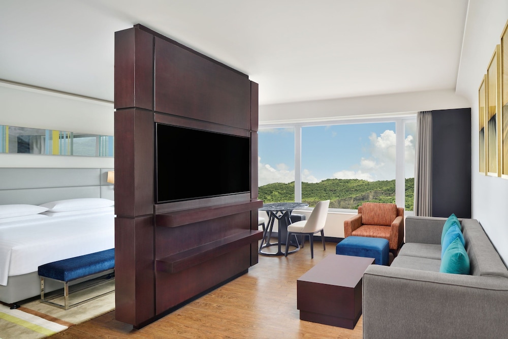 Junior Suite, 1 King Bed photo 2