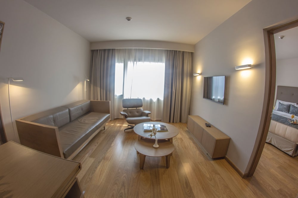 Suite, 1 King Bed, Non Smoking (King Bed) photo 3