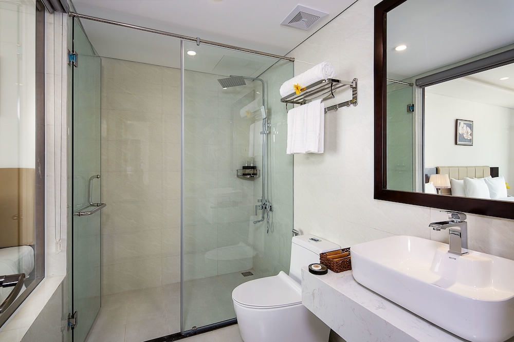 Deluxe Triple Room, City View - Photo 5