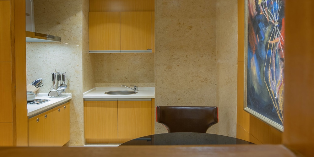 Executive Suite - Photo 5