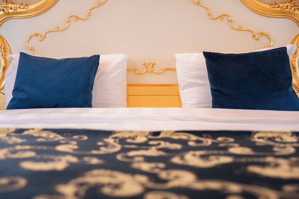 Queen Room photo 1