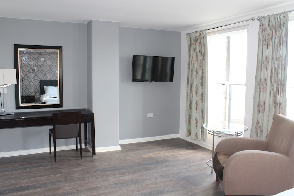 Superior Double Room thumbnail 6