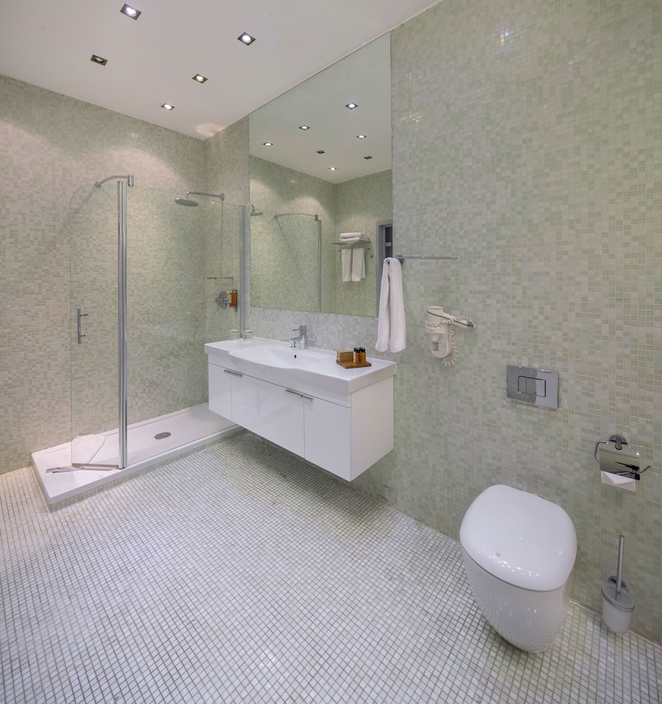 Executive Suite - Photo 6