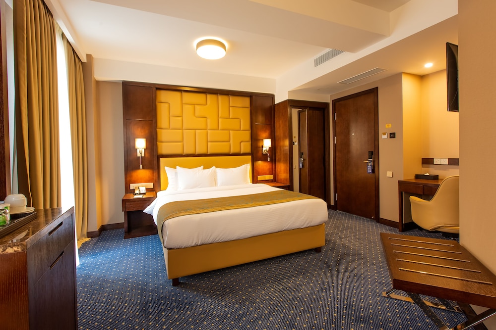 Panoramic Room, 1 King Bed, Balcony, City View (A Building) photo 1