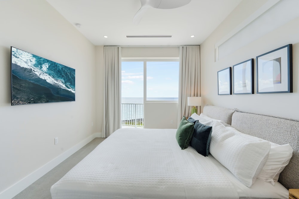 303 - 2 Bedroom Ocean View (3rd Floor) photo 3
