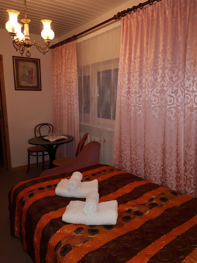 Classic Apartment, 2 Bedrooms, Courtyard View photo 3