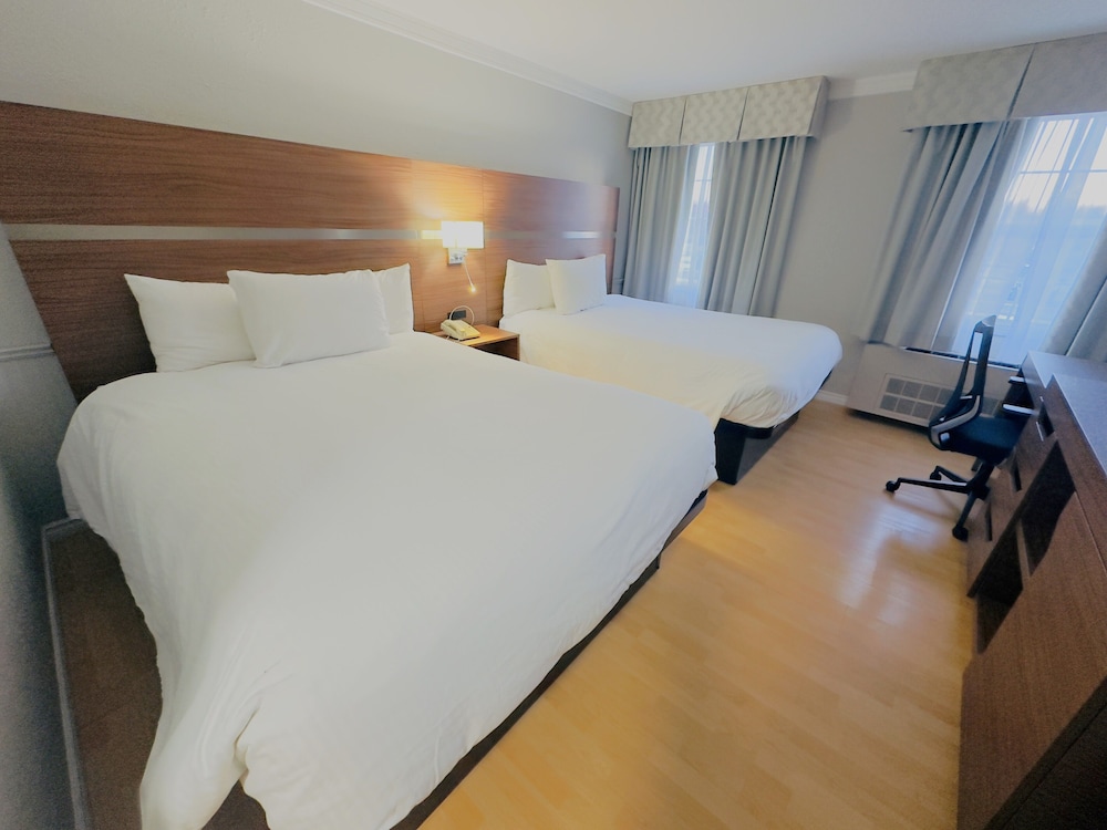Room, 2 Queen Beds, Non Smoking - Photo 5