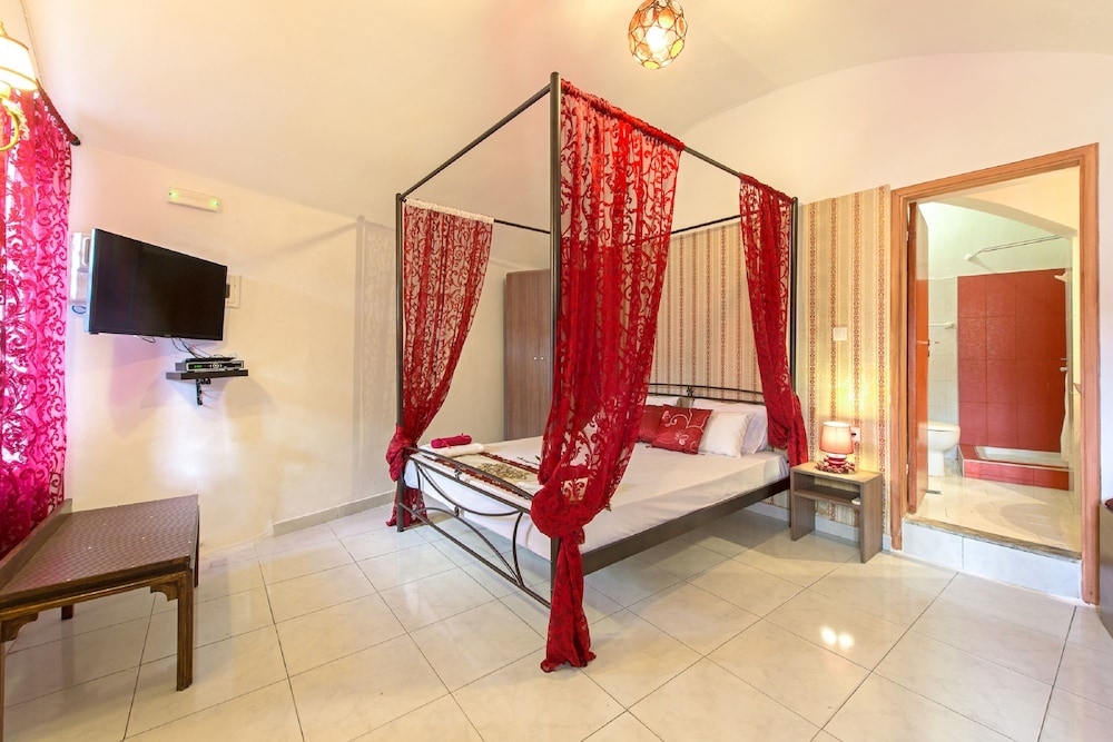 Double Room (Clio)