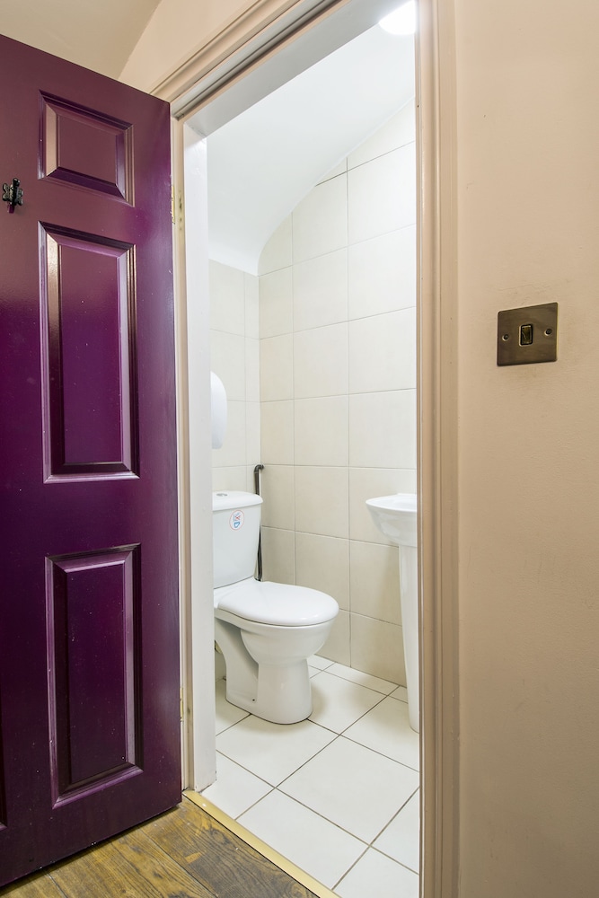 Quadruple Room Ensuite - Photo 6