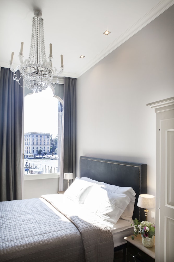 Classic Double Room, Canal View