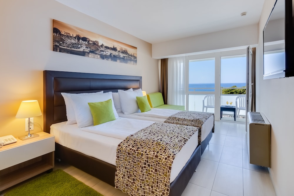 Premium Double Room, Balcony, Sea View (2+1) - Photo 4