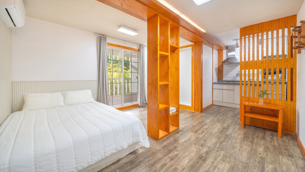 Basic Room, 1 Bedroom (Room 106) - Photo 1