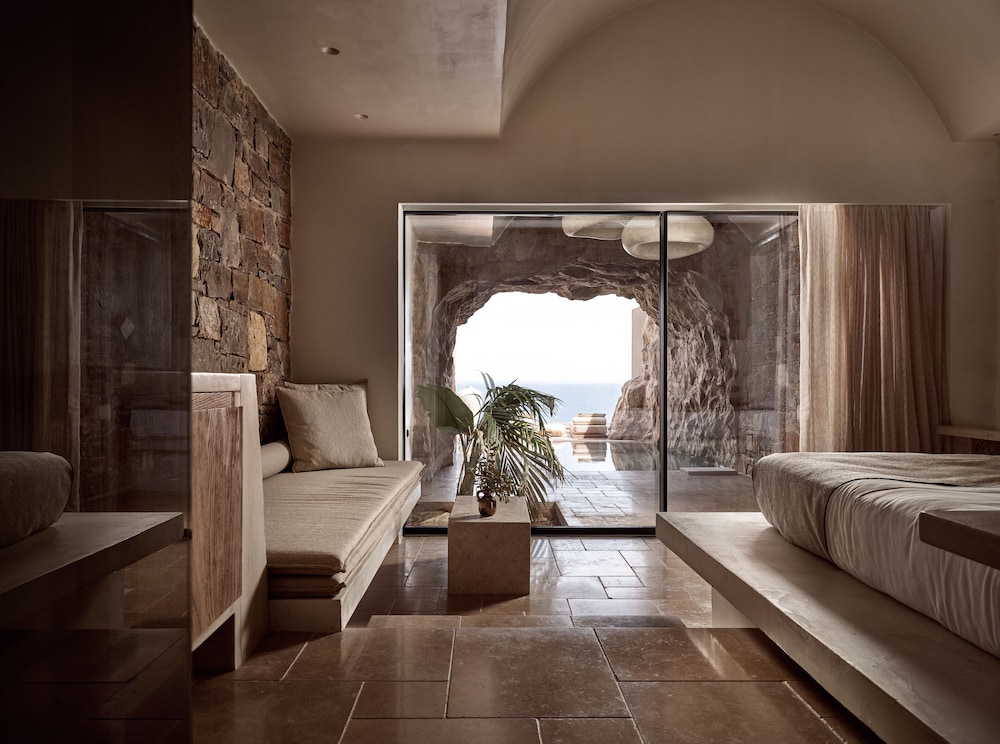 Cave Suite (Sea View with Private pool)