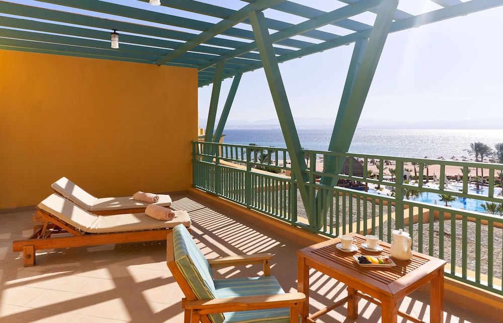 Junior Suite Pool & Sea View - Photo 4