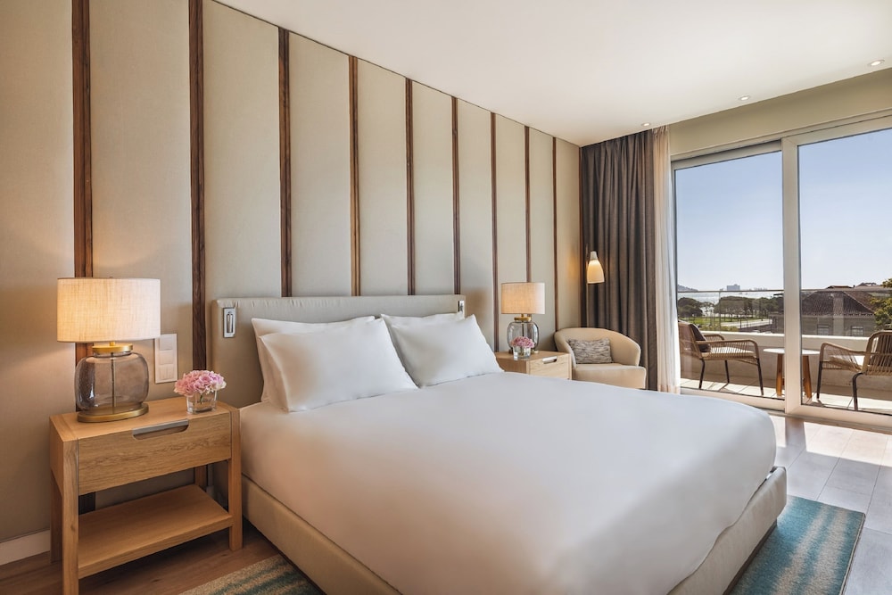 Deluxe Suite, River View
