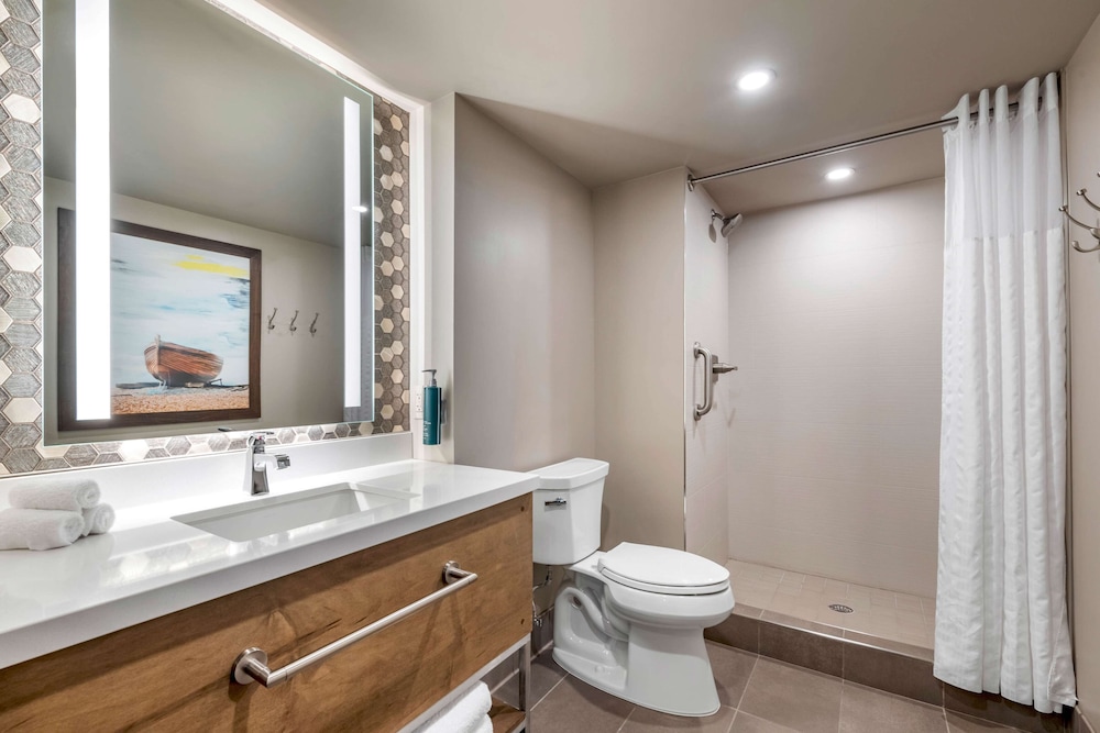 2 Bedroom 2 King Suite with Sofabed - Photo 7