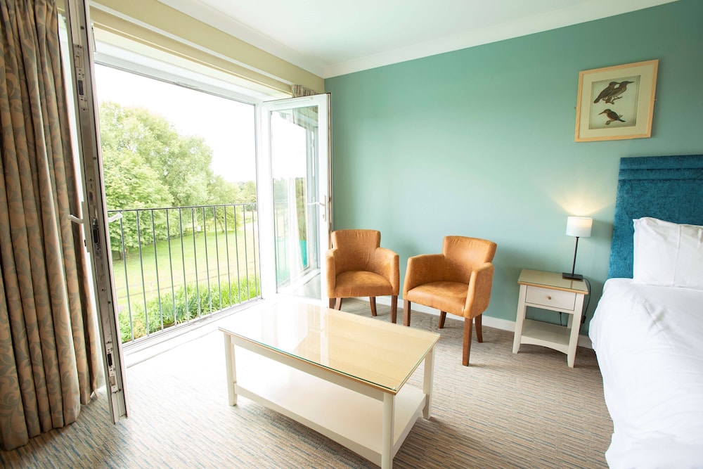 Standard Room, 1 King Bed, Non Smoking, Balcony - Photo 9