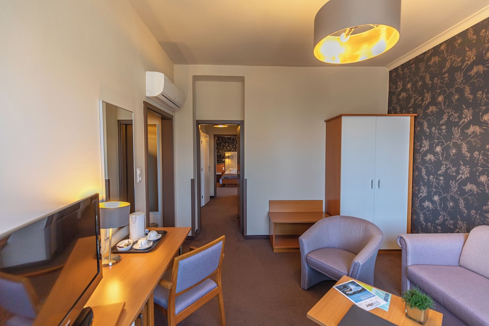 Superior Suite, Non Smoking, City View