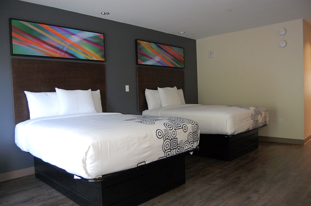 Deluxe Room - Photo 9