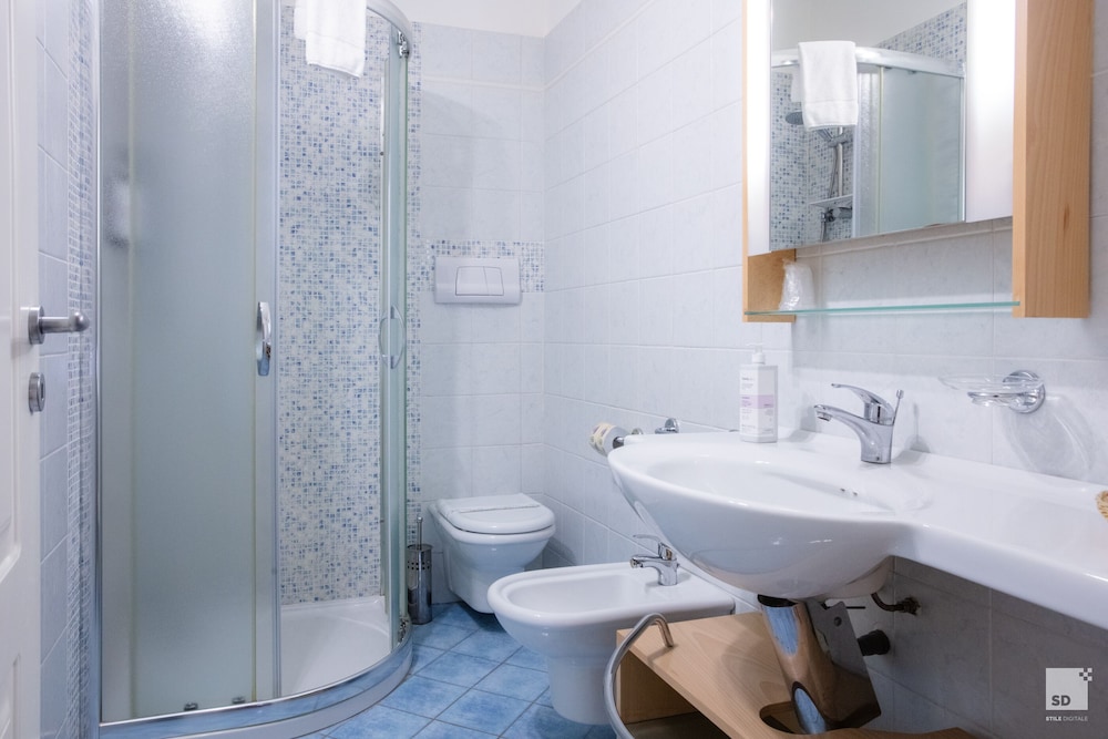 Standard Double or Twin Room photo 3