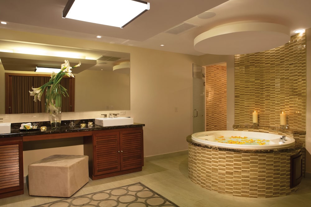 Preferred Club Presidential Suite Oceanfront photo 3
